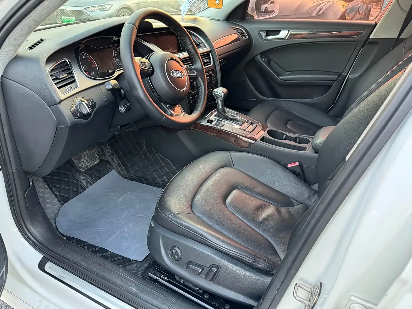 Audi A4L 2013 35 TFSI Automatic Comfort фото 4