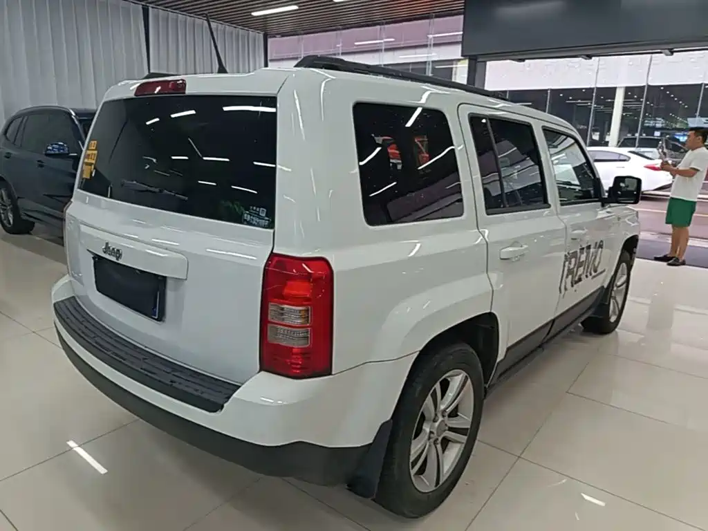 Jeep Patriot 2015 2014 2.4L Sport