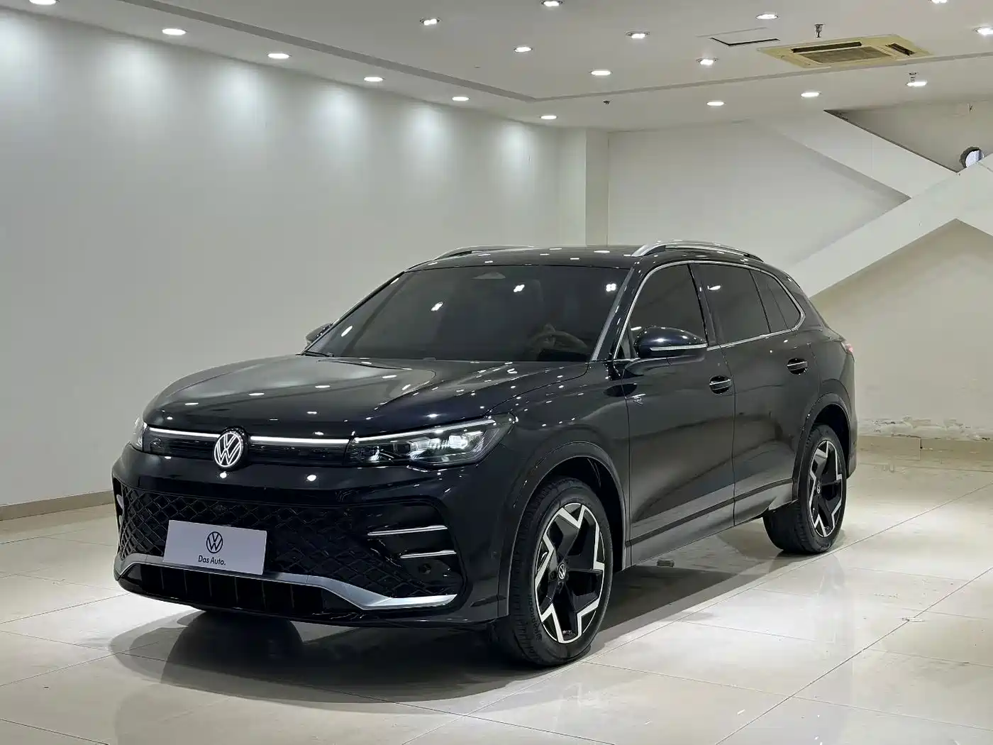 Photo 1 - Volkswagen Tiguan L