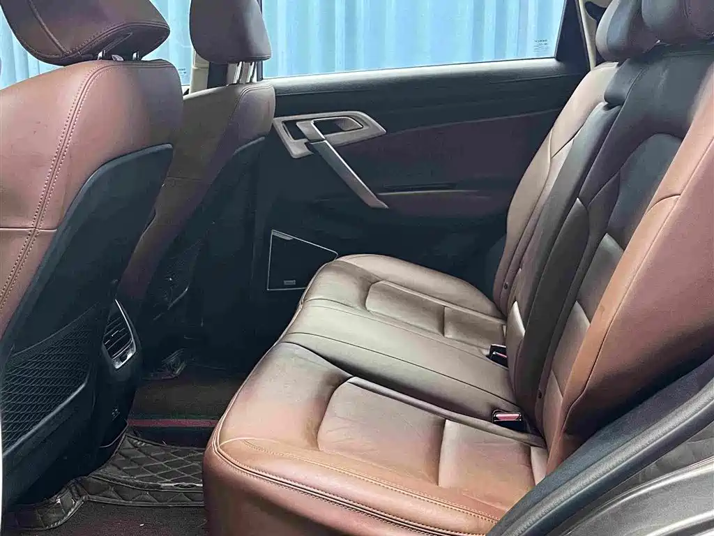 Фото 6 - Geely Boyue