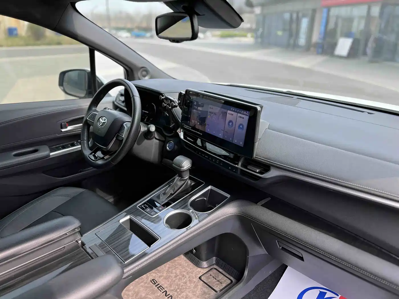 Toyota Sienna 2021 2.5L Hybrid Premium Edition фото 5