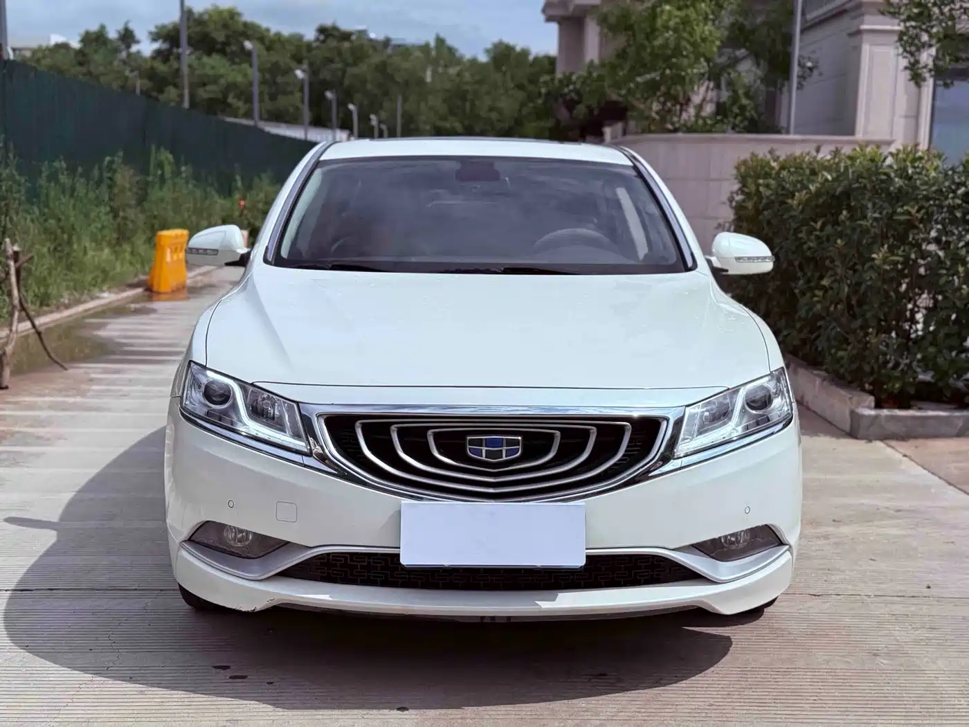 Фото 2 - Geely Borui