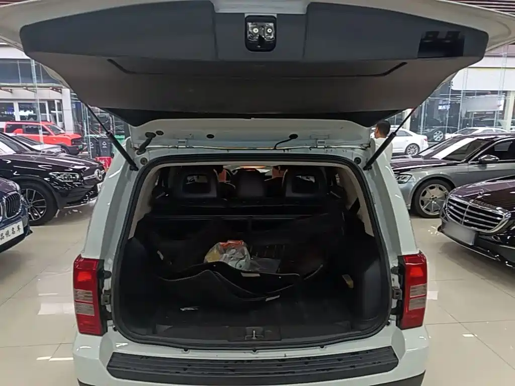 Jeep Patriot 2015 2014 2.4L Sport