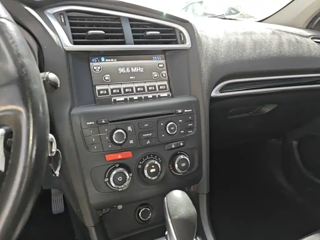 Фото 13 - Citroën C4L