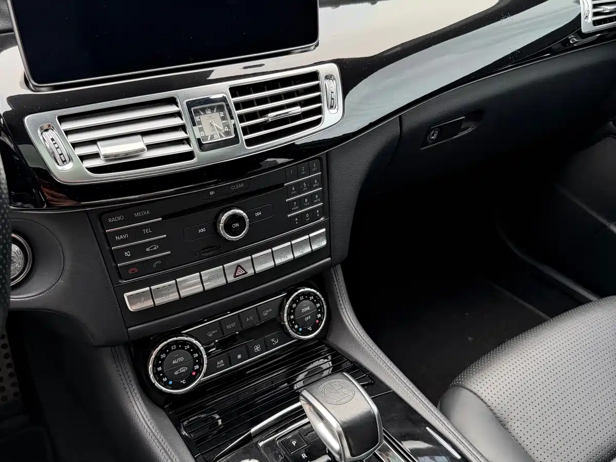 Mercedes-Benz CLS AMG 2015 AMG CLS 63 4MATIC фото 16