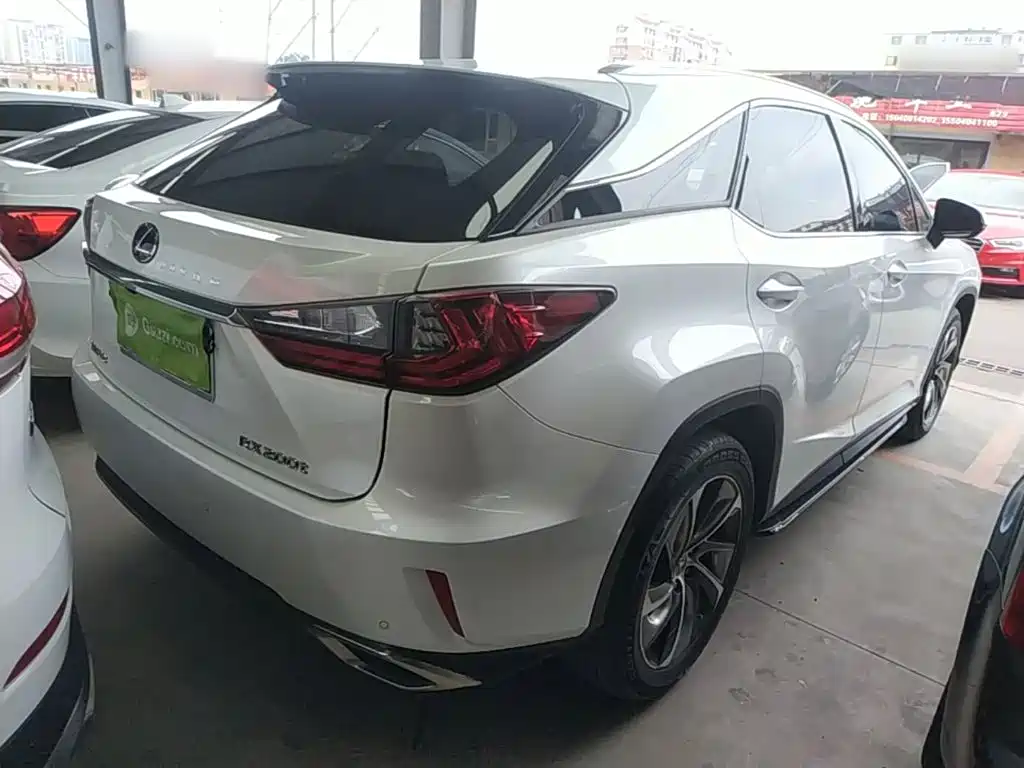 Фото 7 - Lexus RX