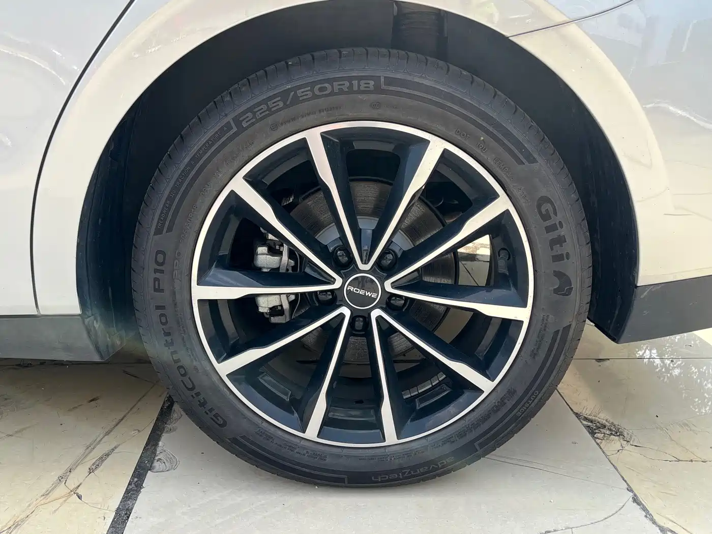 Roewe D7 2025 2025 DMH 125km World Champion Excellence Edition