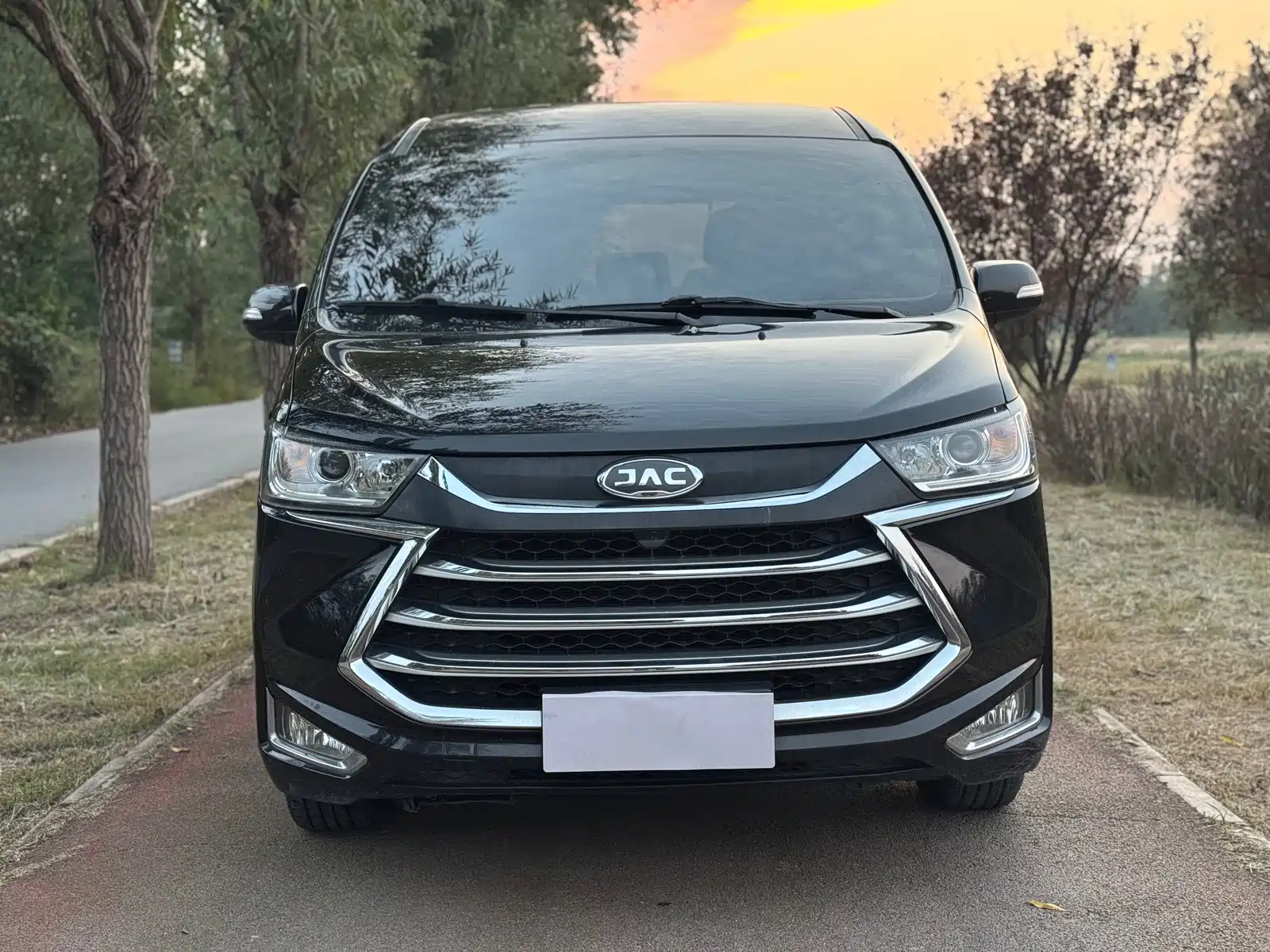 Фото 2 - JAC Refine M4