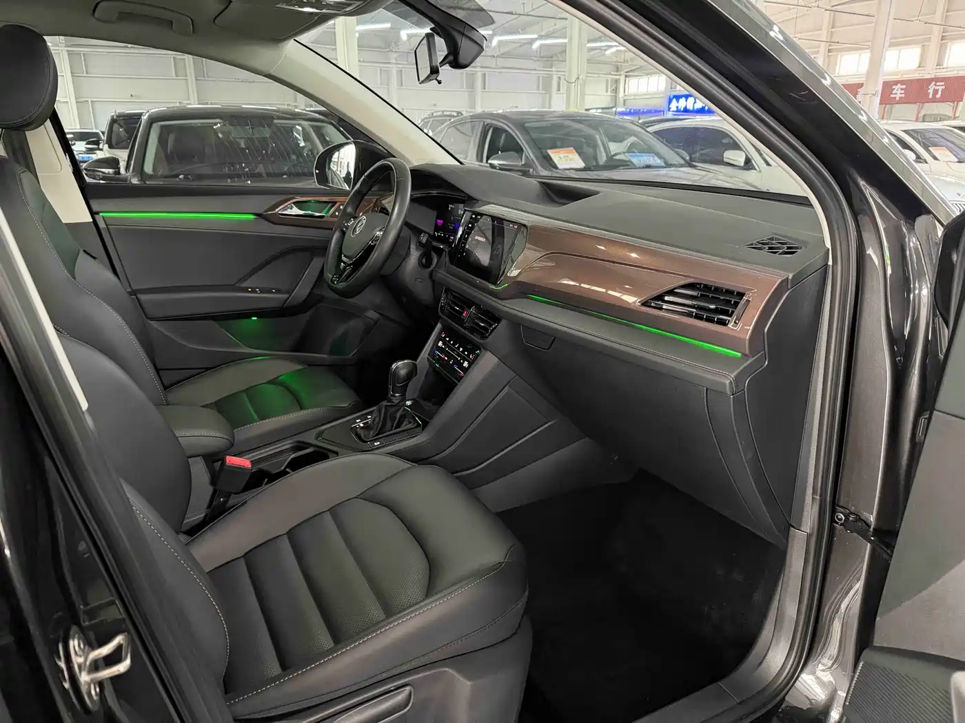 Volkswagen Tharu 2022 280TSI FWD Luxury Edition фото 17