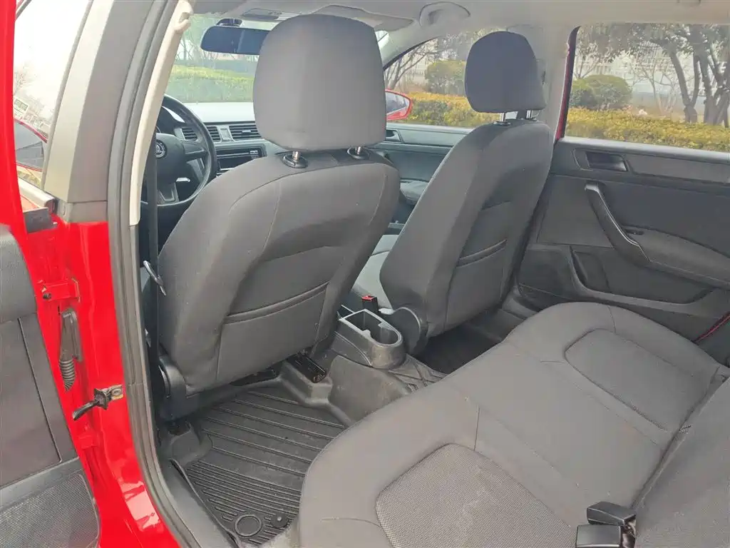 Škoda Skoda Rapid Spaceback 2016 Facelift 1.6L Manual Forward Edition фото 20