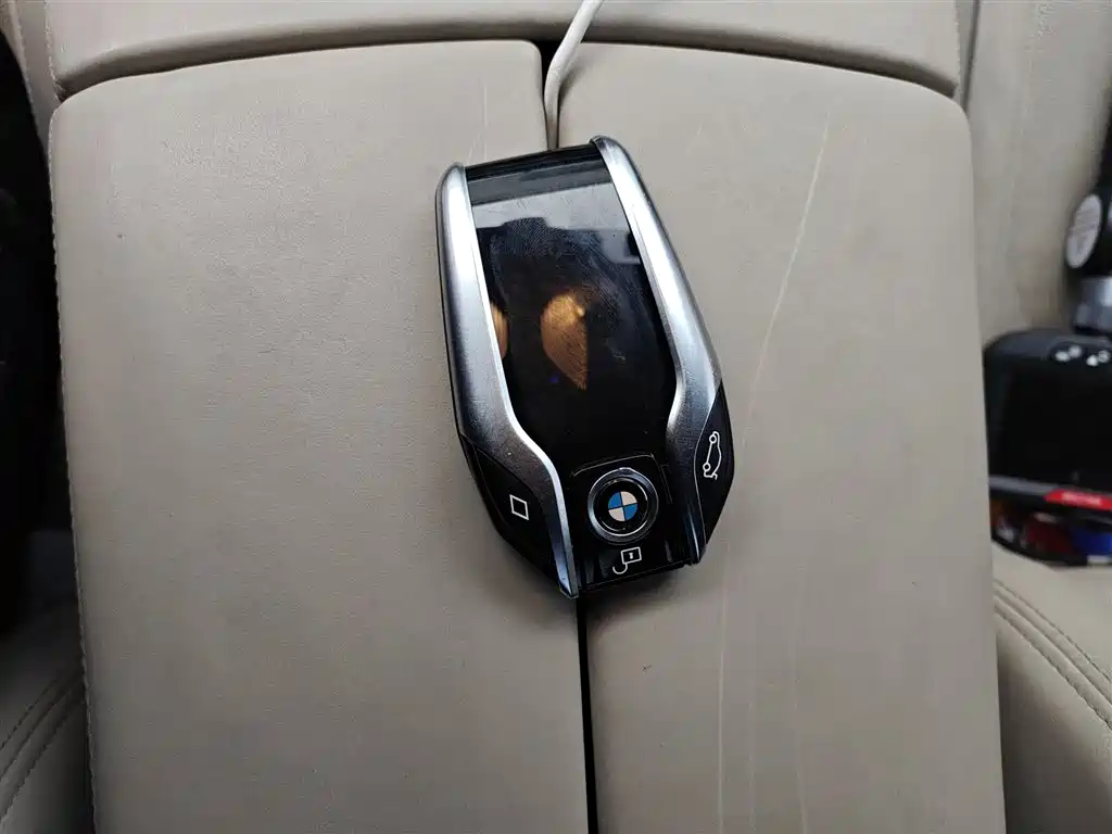 BMW 7 Series 2016 740Li Luxury фото 12