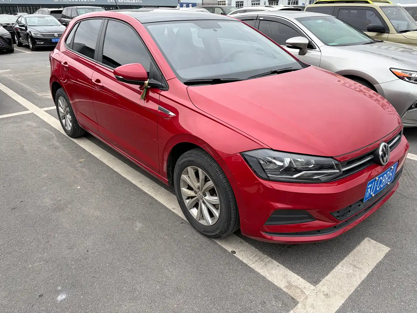 VOLKSWAGEN POLO