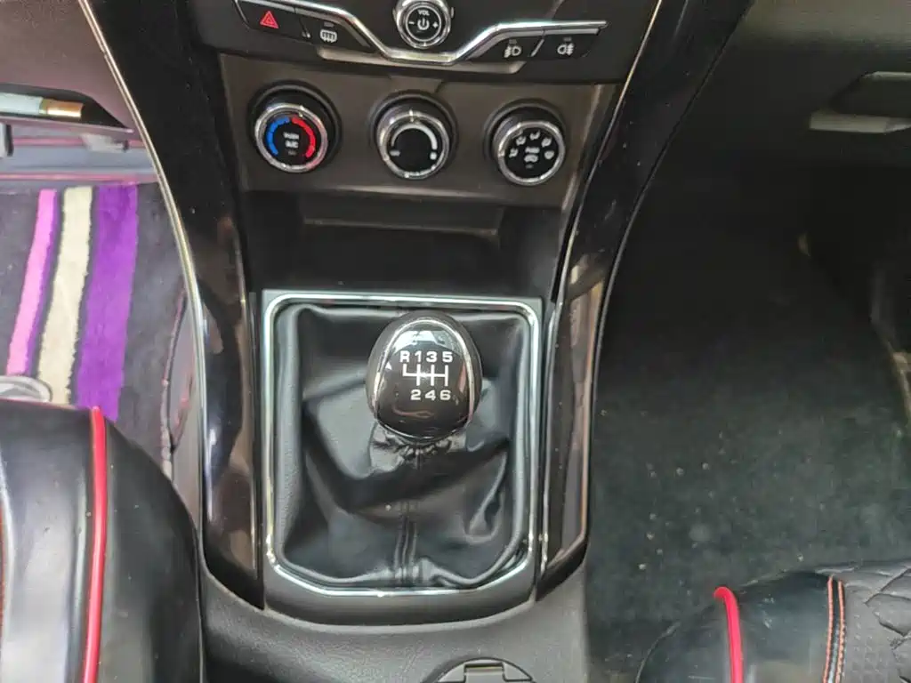 Landwind X8 2018 2017 2.0T Gasoline 4X2 Luxury