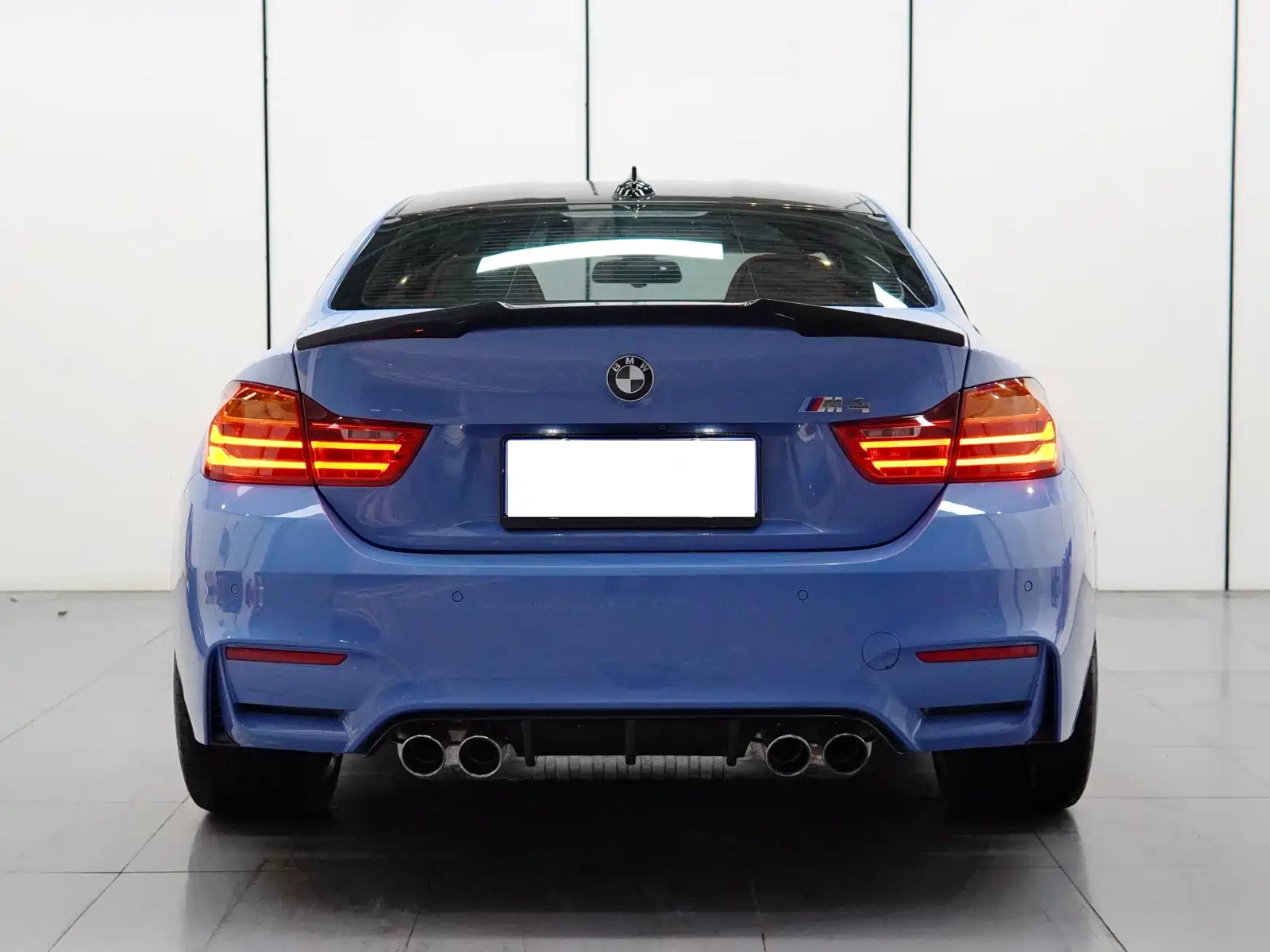 Photo 4 - BMW M4