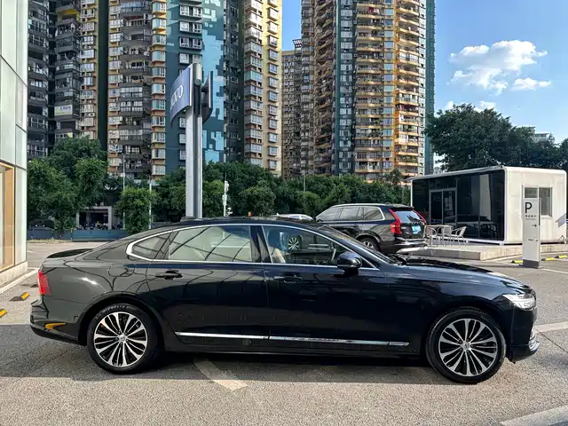 Volvo S90 2025 B5 Zhiyi Luxury Edition — фото 4