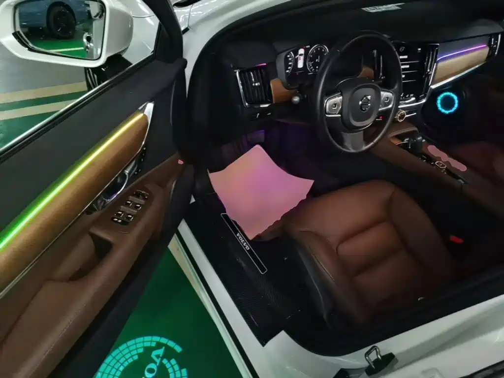 Photo 16 - Volvo S90