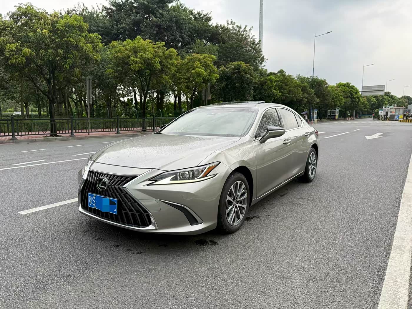 Lexus ES