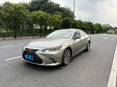 Lexus ES