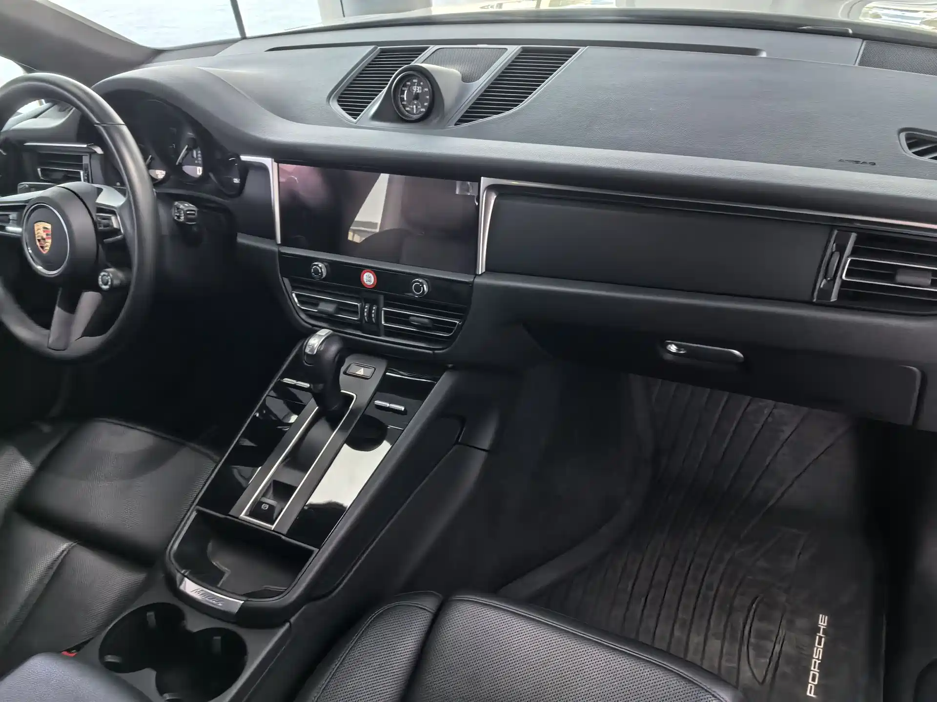 Photo 12 - Porsche Macan