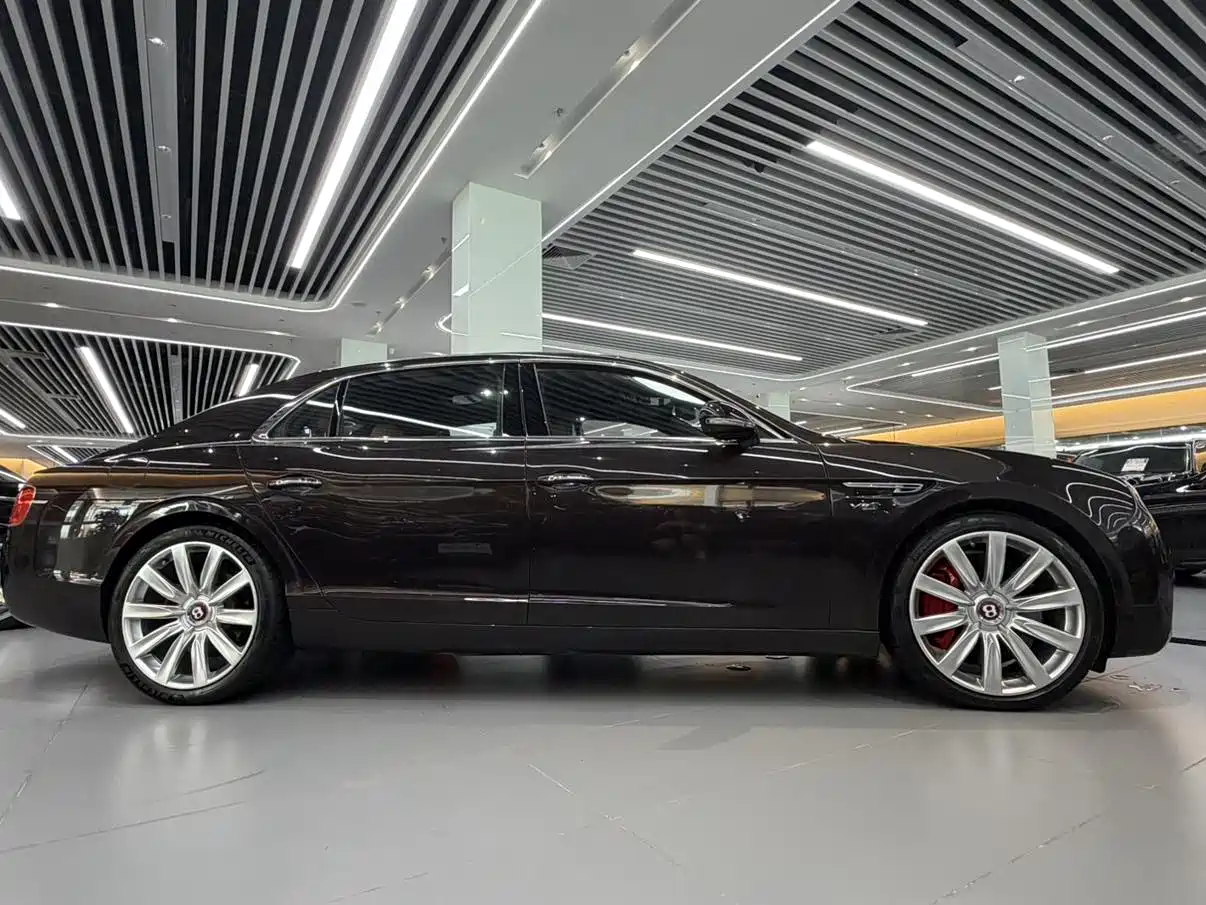 Фото 8 - Bentley Flying Spur