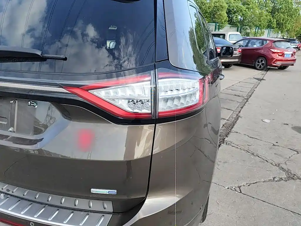 Фото 8 - Ford Edge