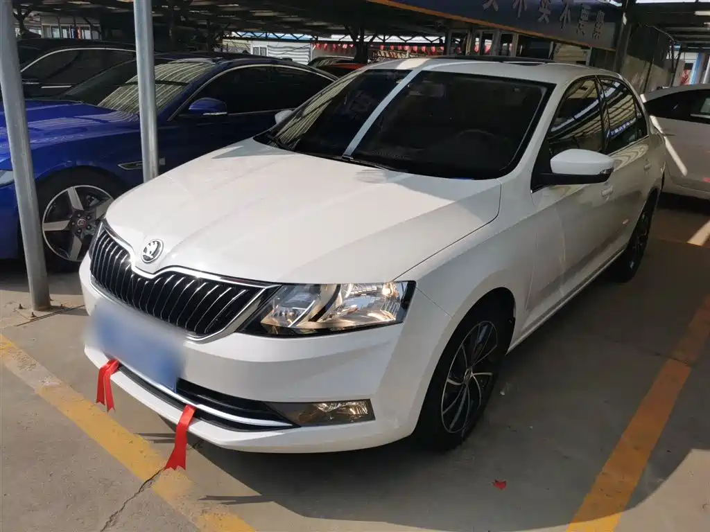 Škoda Rapid 2018 1.6L Automatic Comfort Edition фото 2