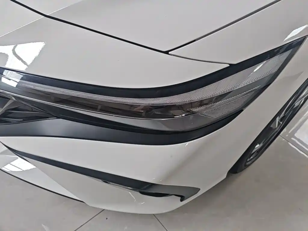 Photo 24 - Hyundai Elantra