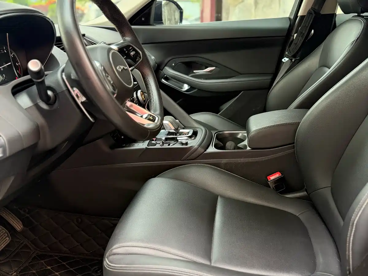 Jaguar E-PACE 2024 2024 Youth Sport Edition R-DYNAMIC