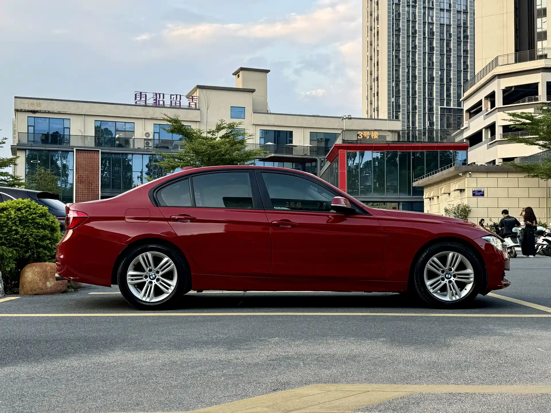 Photo 8 - BMW 3 Series