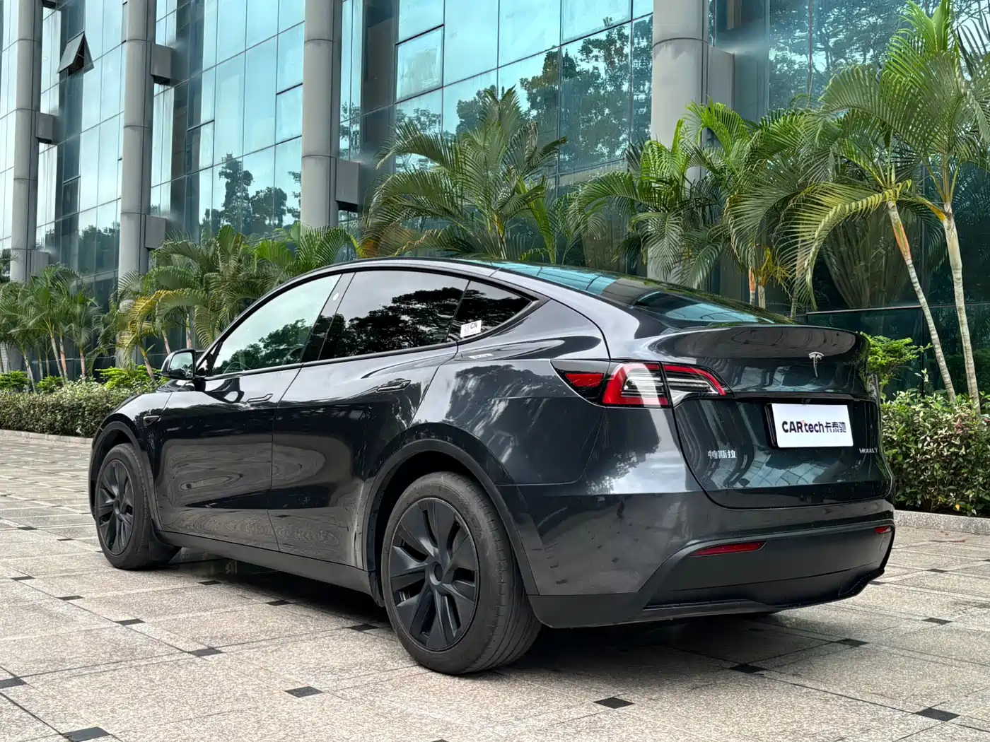 TESLA MODEL Y