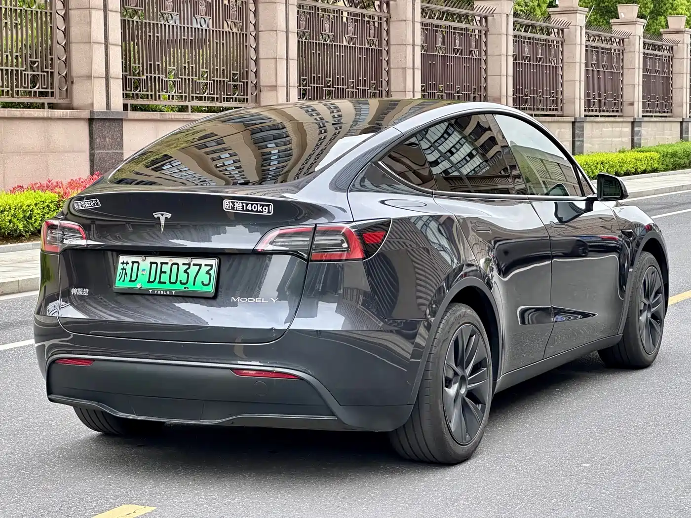 TESLA MODEL Y