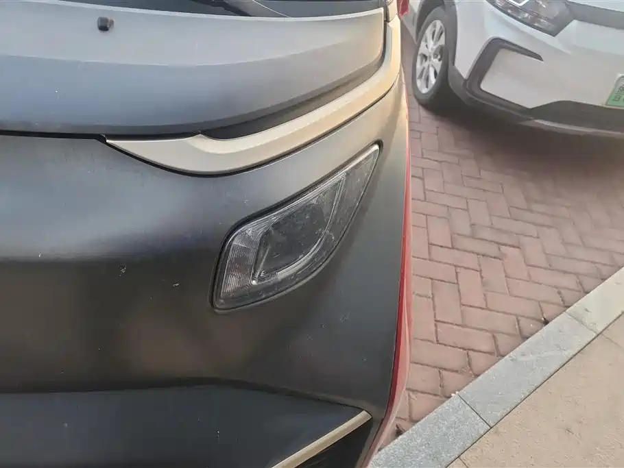 BAOJUN E200