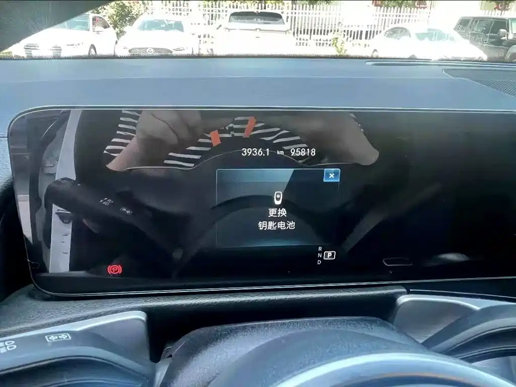 Фото 8 - Mercedes-Benz GLB