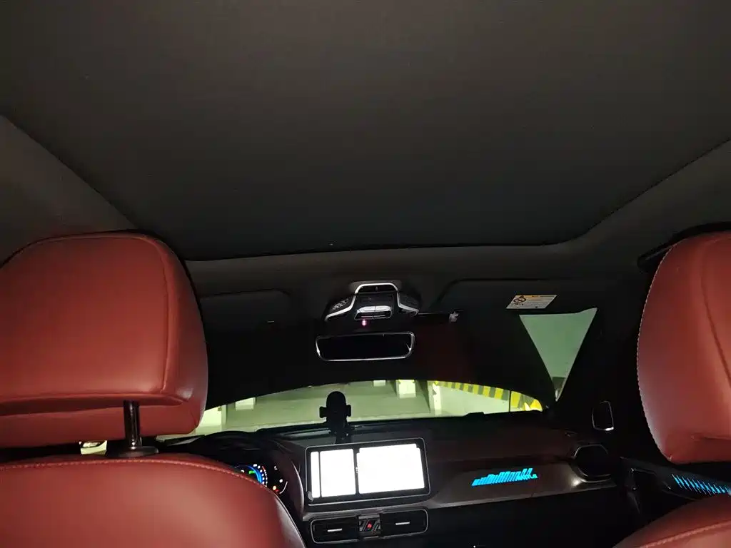 Фото 9 - Geely Coolray