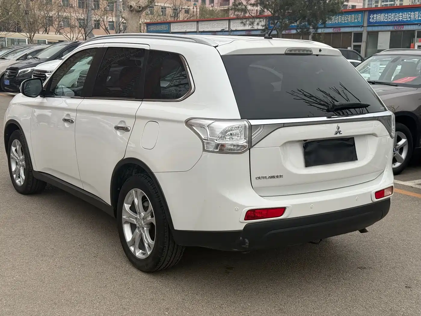 Mitsubishi Outlander (Import) 2014 2.4L 4WD Luxury Value Edition 7-seater фото 23