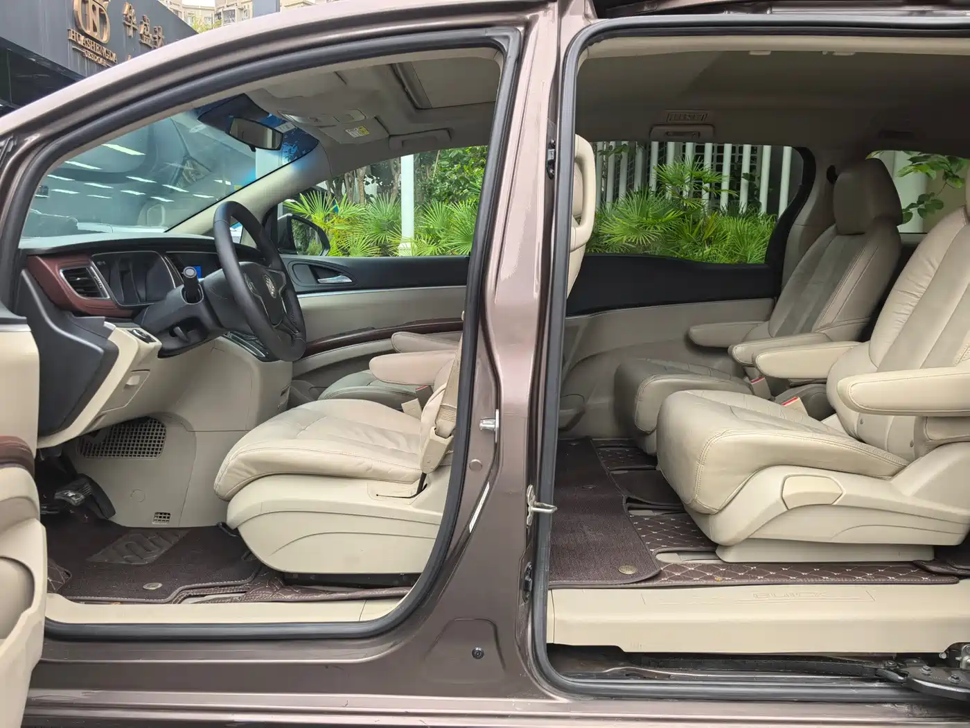 Buick GL8 2015 2.4L Luxury Business Exclusive Edition фото 13