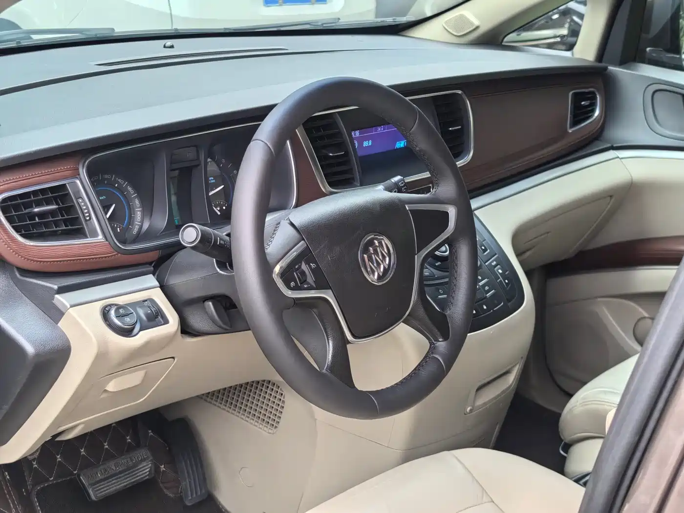 Buick GL8 2015 2.4L Luxury Business Exclusive Edition фото 8