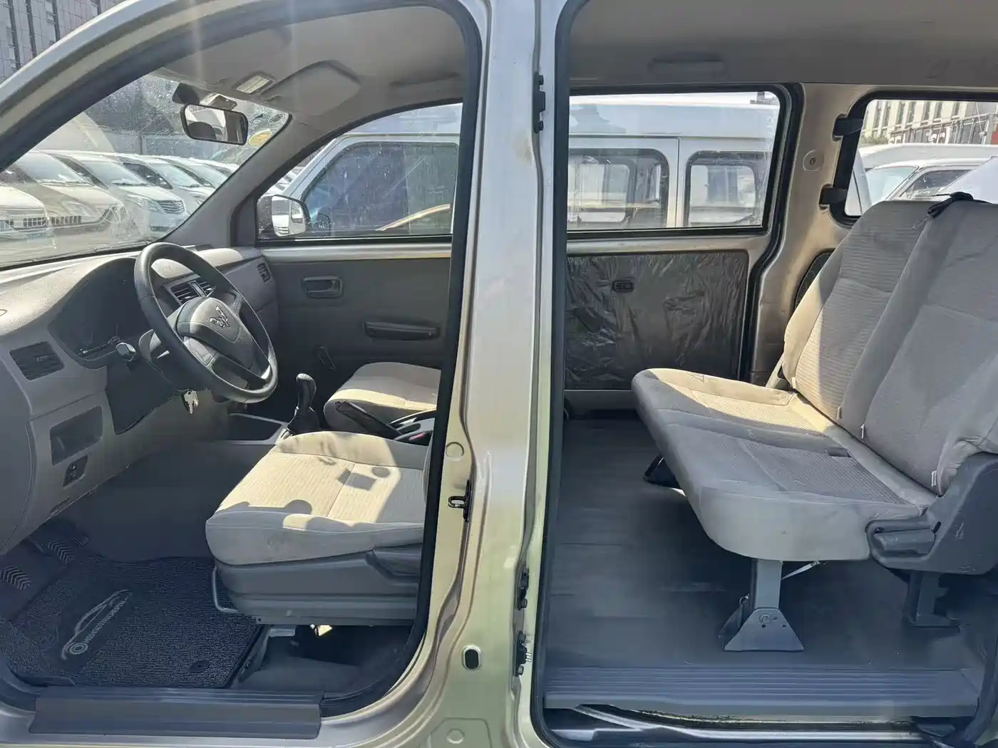 Wuling Motors Wuling Rongguang V 2017 2016 1.5L Standard