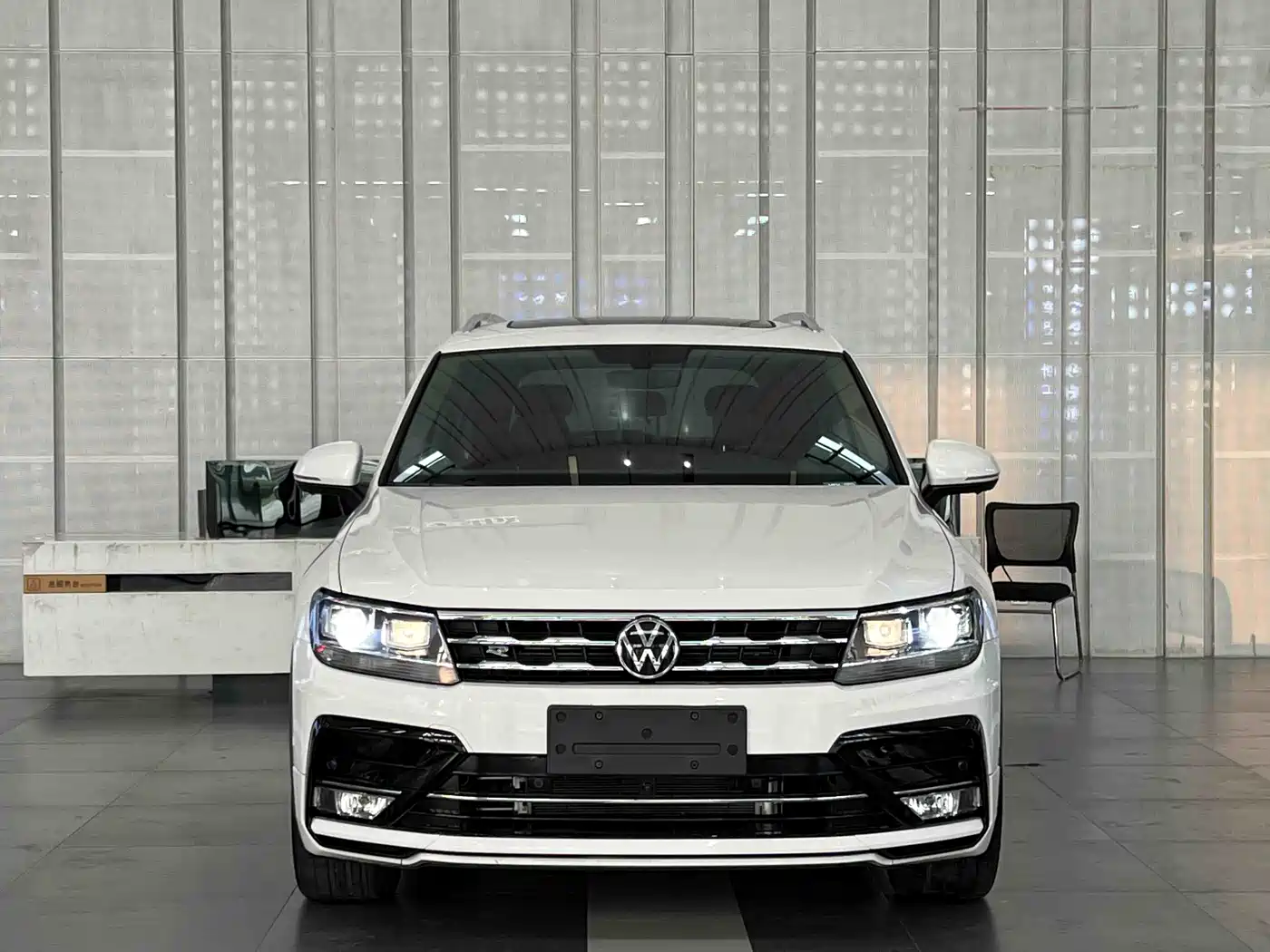 Volkswagen Tiguan L 2021 330TSI Automatic 2WD R-Line Premium фото 2