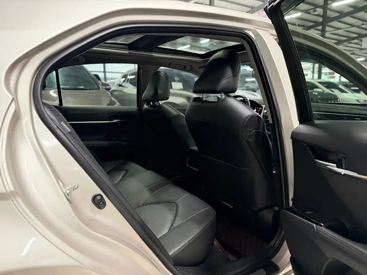 Toyota Camry 2021 2.5G Luxury Edition фото 15
