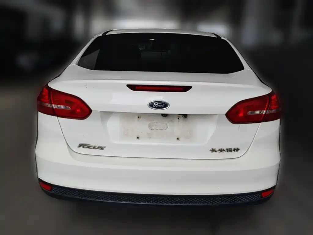 Фото 10 - Ford Focus