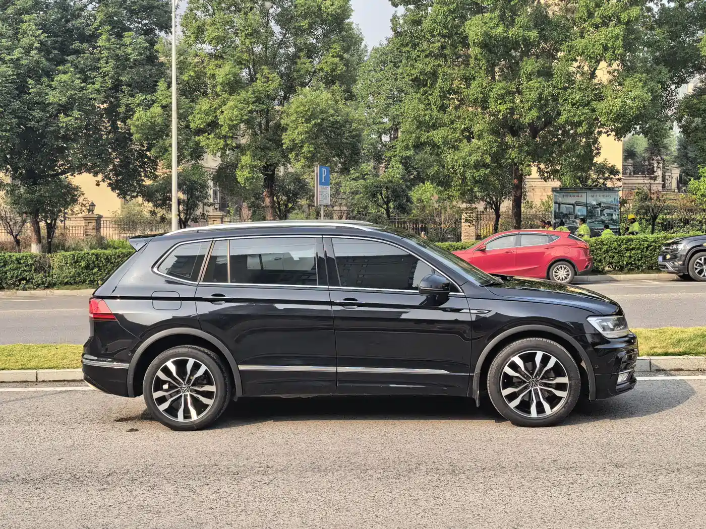 Volkswagen Tiguan L 2021 330TSI Automatic 2WD R-Line Premium фото 4
