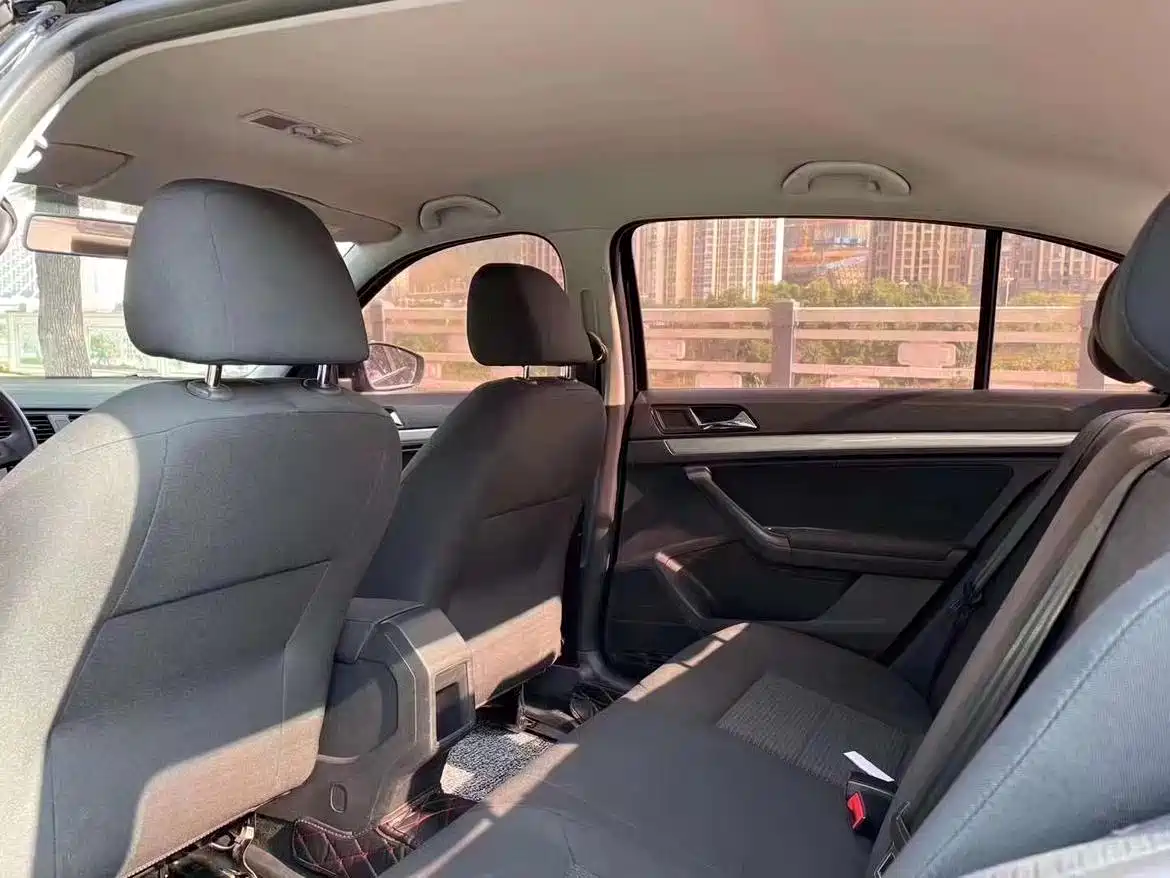 Volkswagen Lavida 2015 1.6L Automatic Trend Edition фото 9