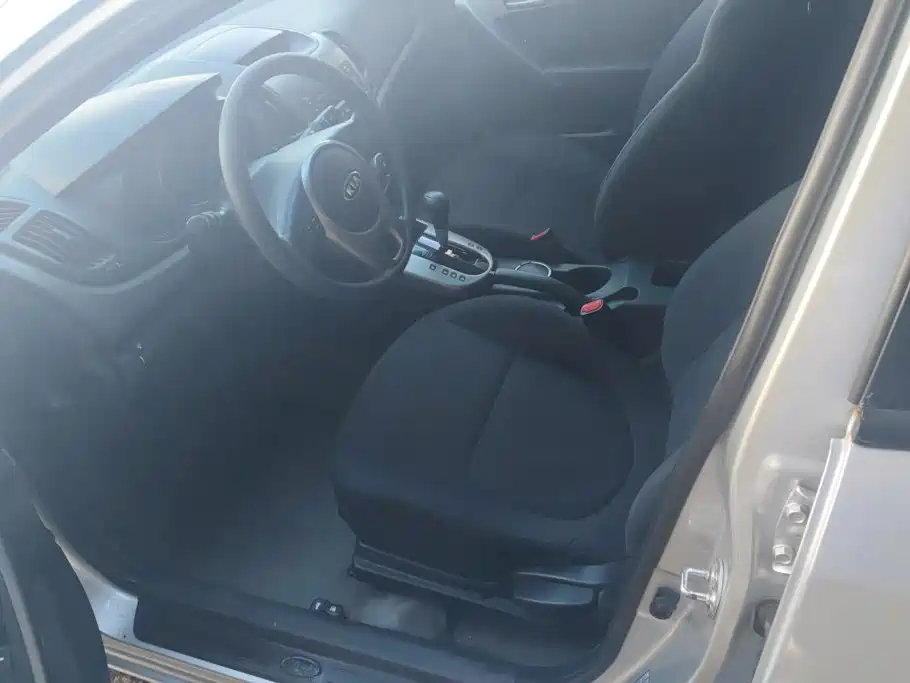 Kia Forte 2011 2011 Model 1.6L AT GL