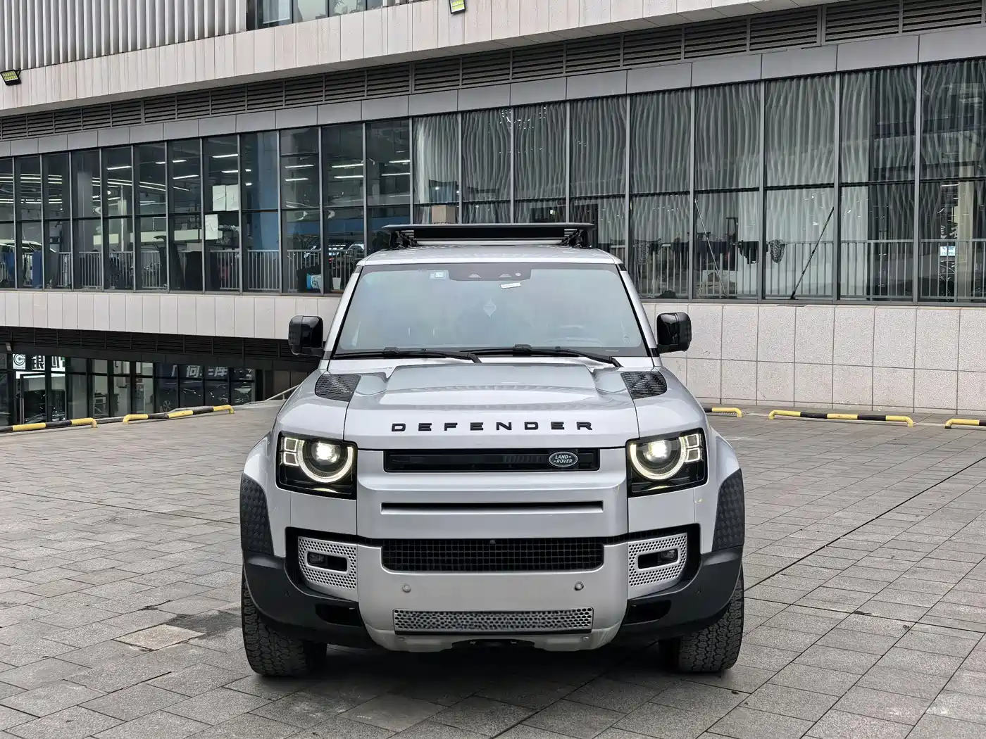 Land Rover Defender 2021 110 P400 Dark Special Edition фото 2