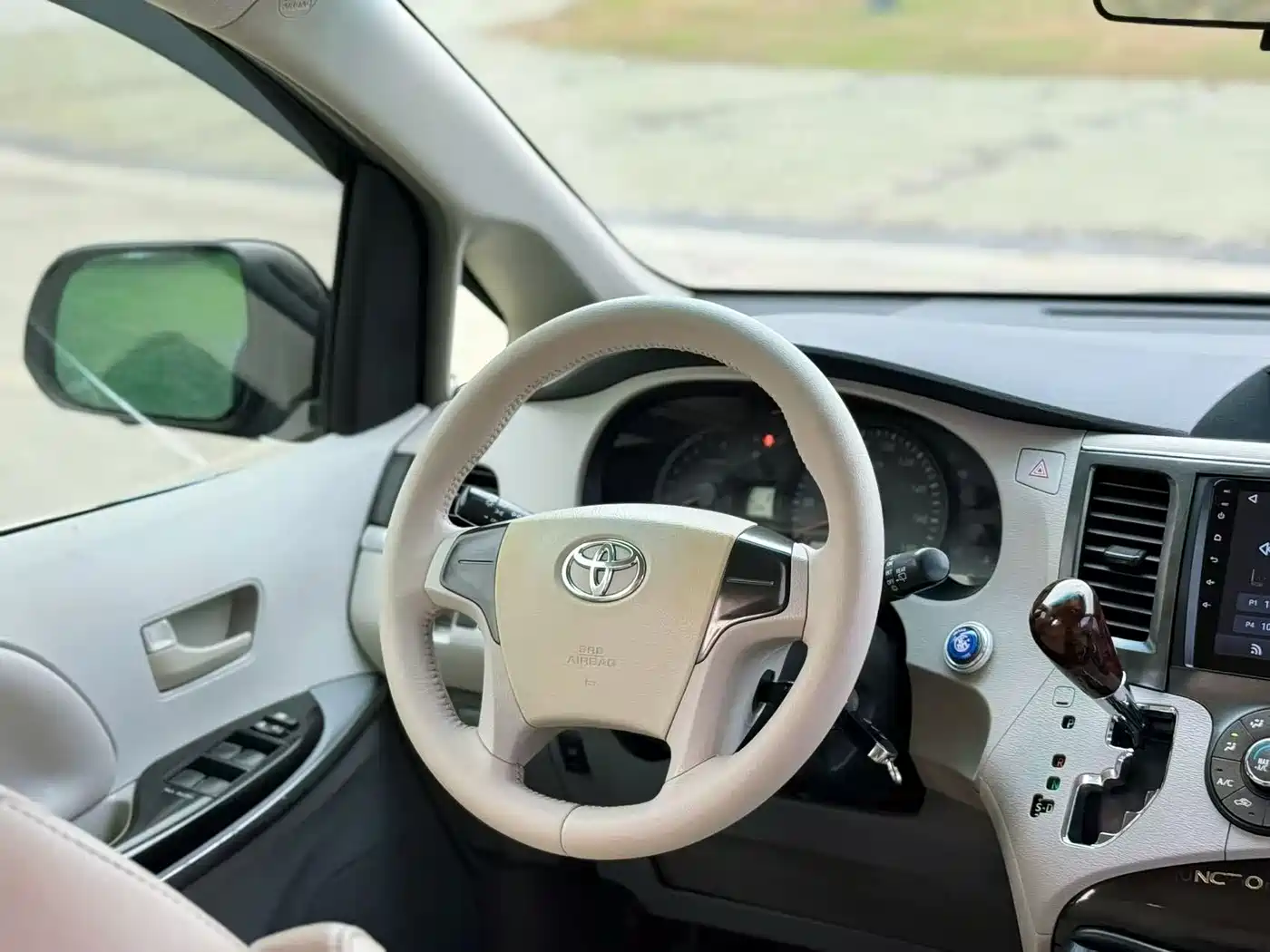 Toyota Sienna 2011 3.5L 2WD Automatic фото 10