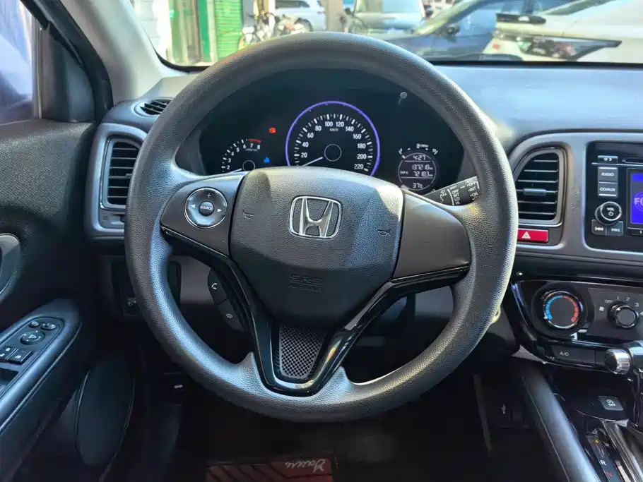 Фото 15 - Honda Vezel