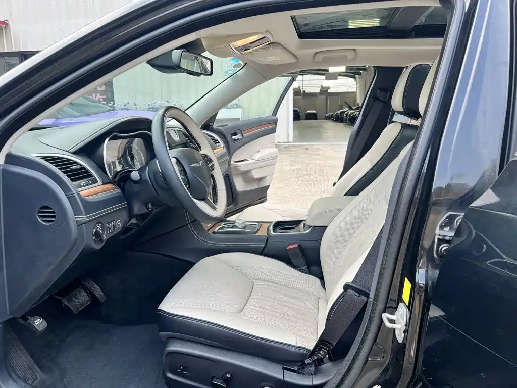 Chrysler 300C (Import) 2016 2016 3.0L Beyond Edition