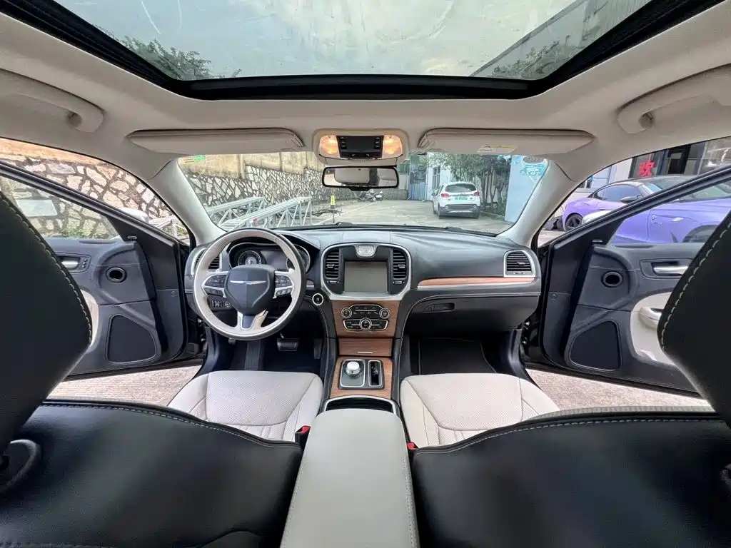 Chrysler 300C (Import) 2016 2016 3.0L Beyond Edition