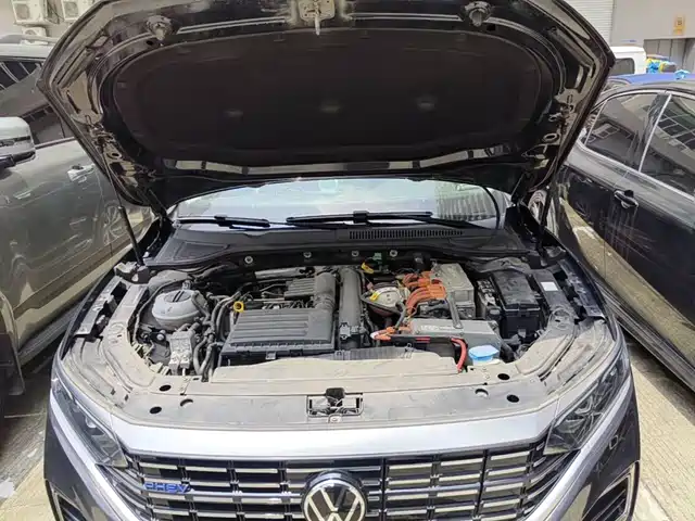 Volkswagen Passat New Energy 2023 430PHEV Hybrid Luxury — фото 3